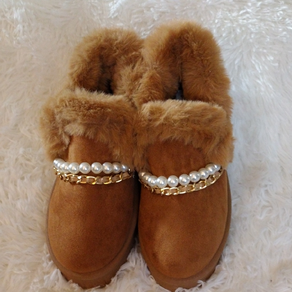 BAMBOO Tan Fur-Lined Slippers with Pearl and Gold Chain